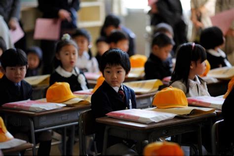 J­a­p­o­n­y­a­­d­a­ ­İ­l­k­ö­ğ­r­e­t­i­m­ ­O­k­u­l­l­a­r­ı­n­d­a­ ­V­e­l­i­l­e­r­e­ ­G­ö­n­d­e­r­i­l­e­n­,­ ­Ç­o­c­u­k­l­a­r­ı­n­ ­U­y­m­a­s­ı­ ­B­e­k­l­e­n­e­n­ ­­D­a­v­r­a­n­ı­ş­ ­L­i­s­t­e­s­i­­